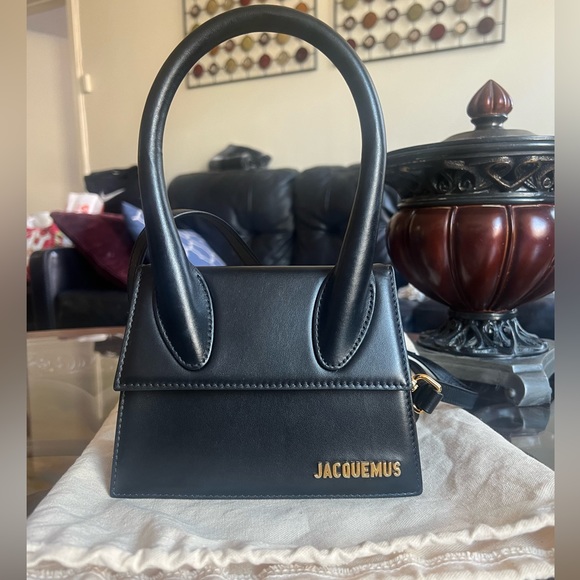 JACQUEMUS signature leather bag in Black leather, gold details. With dus… - Picture 2 of 16
